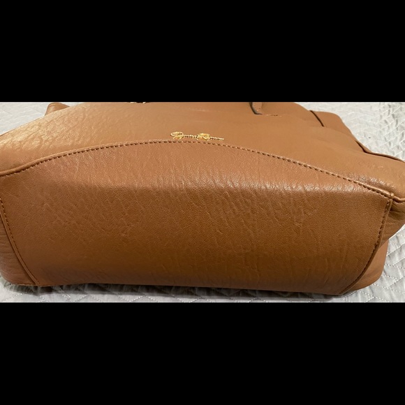 Jessica Simpson Handbag Retails for $118 - Picture 12 of 12